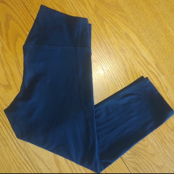 Nike Dri-Fit Crops sz Med - Picture 1 of 3